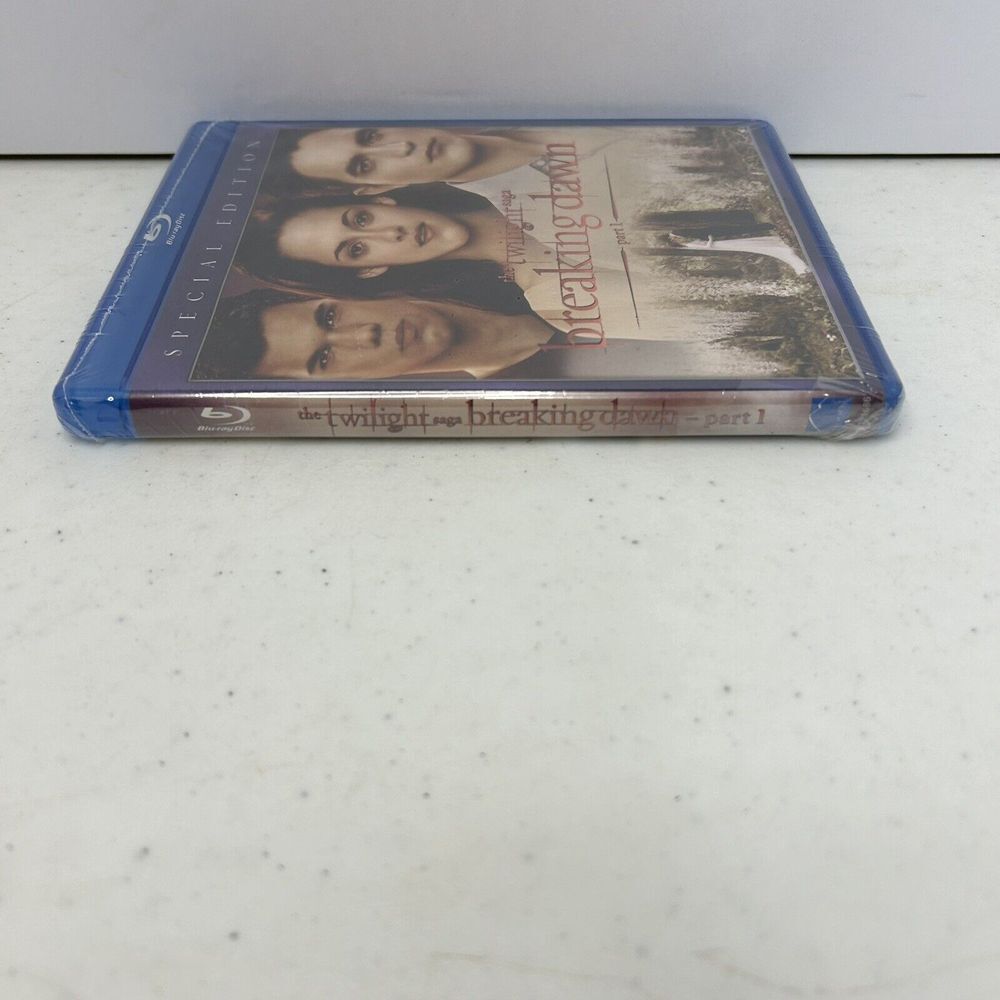The Twilight Saga: Breaking Dawn, Part 1 (Blu-ray, 2011) - Picture 3 of 4